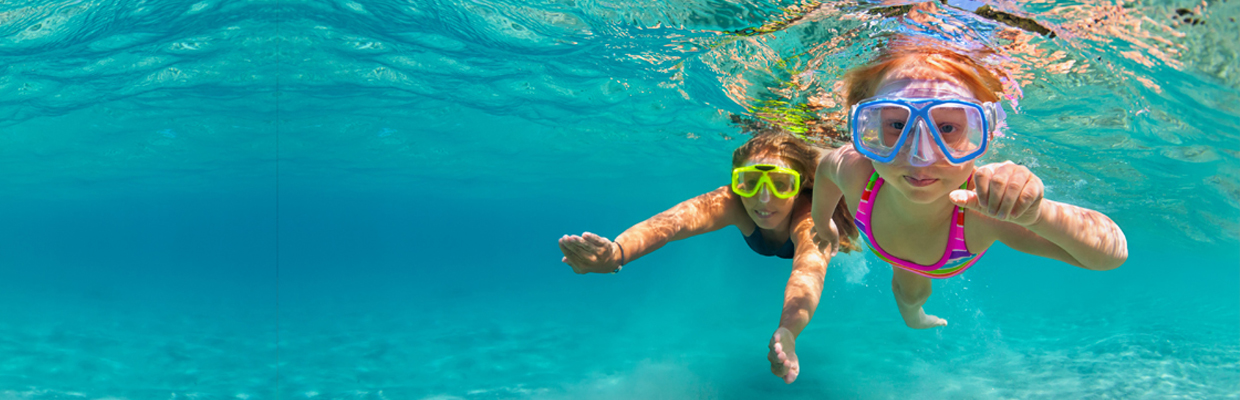 two little girls are swimming in the pool; image used for HSBC Sri Lanka Local Holidays Merchant Partners Landing Page