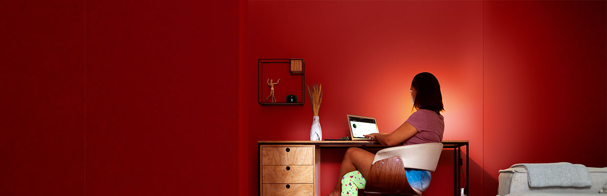 woman at desk; image used for HSBC Sri Lanka Premier bank in your pocket page